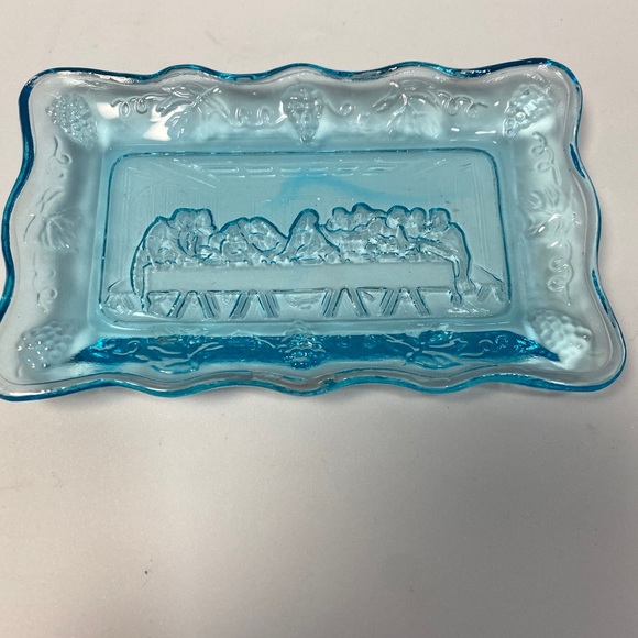 Vintage Indiana Tiara Aqua Blue Glass The Last Supper Soap Dish Tray 5.5" x 3.5" - Picture 4 of 15